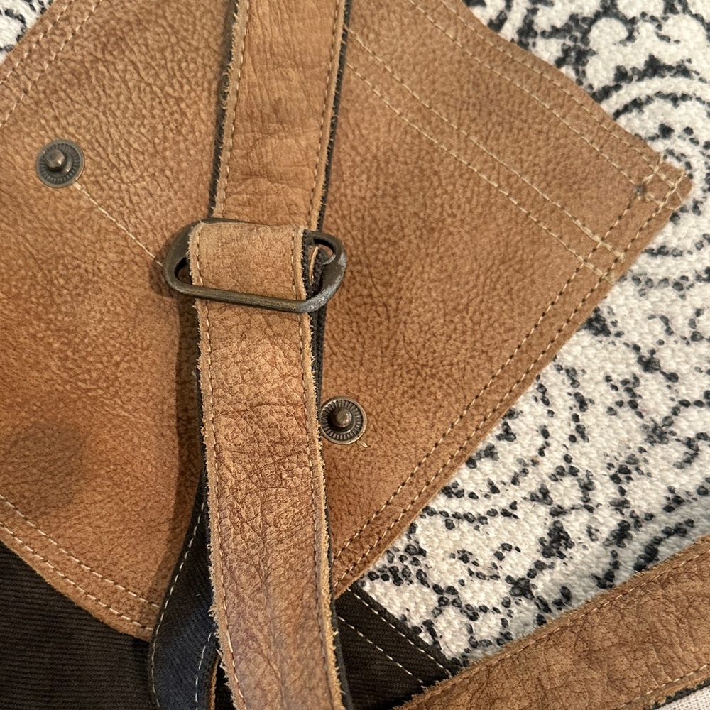 Stylish Brown & Cream Patterned Crossbody Tote - Picture 13 of 16
